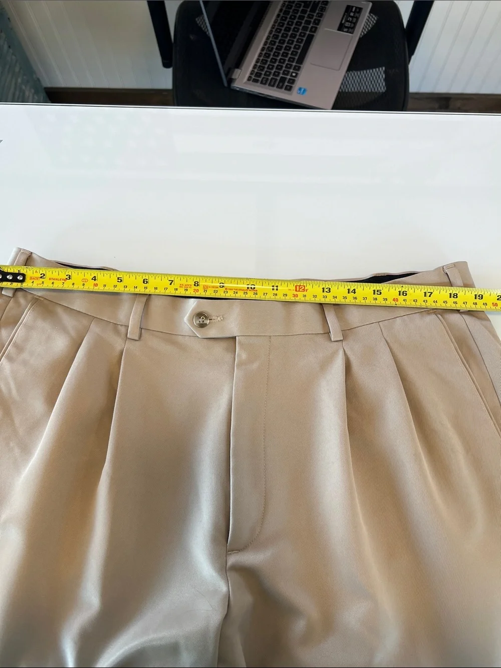 Roundtree & Yorke Men's Pleated Dress Pants in Khaki Tan